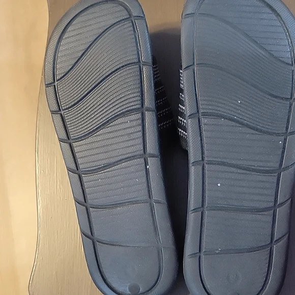 Athletic works slides - Picture 2 of 4